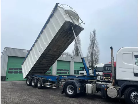 Benalu 48 m3, 5660 kg, 3 axels Benalu 48 m3, 5660 kg, 3 axels